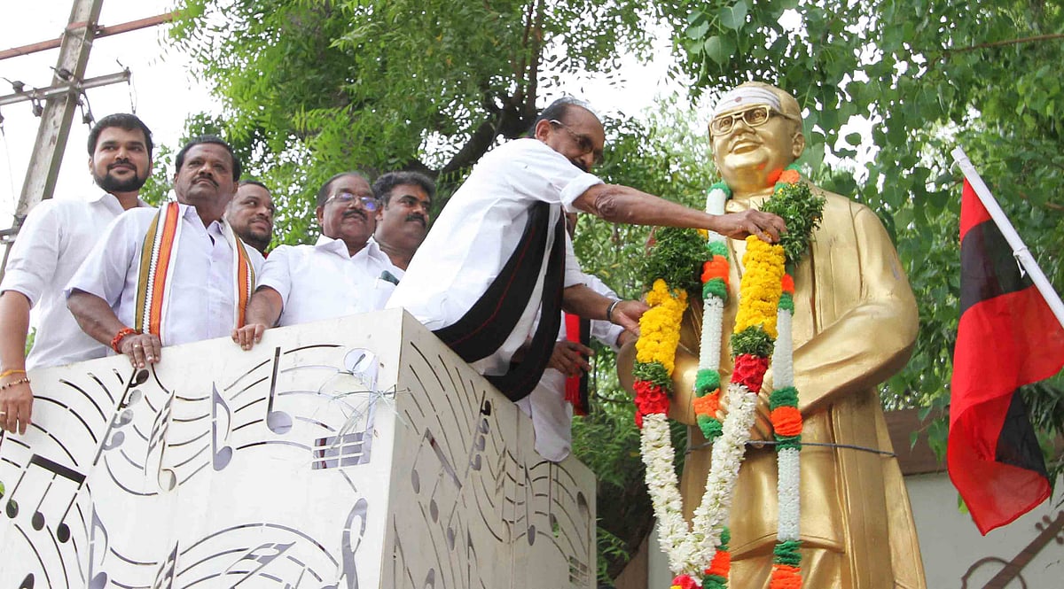 கடைசி-நாளில்-வேட்பு-மனுத்-தாக்கல்;-மதுரையில்-களைகட்டிய-தேர்தல்-திருவிழா-|-Photo-Album