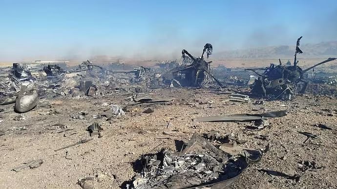 சேதமடைந்த அமெரிக்க விமானங்கள்