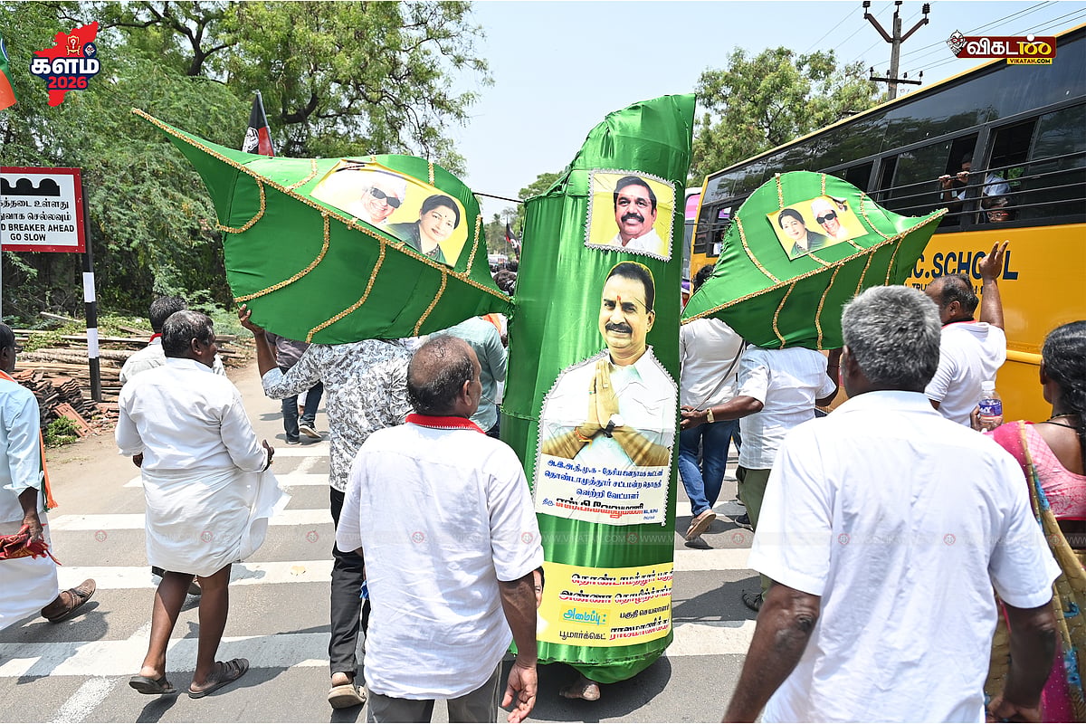 கூட்டத்தில் சிக்கிய திமுக வேட்பாளர்; டூ- வீலரில் அண்ணாமலை, எஸ்.பி.வேலுமணி வேட்புமனு தாக்கல் - Album