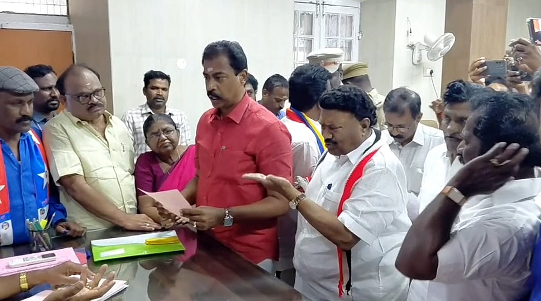 வாக்குவாதத்தில் ஈடுபட்ட திண்டுக்கல் சீனிவாசன்