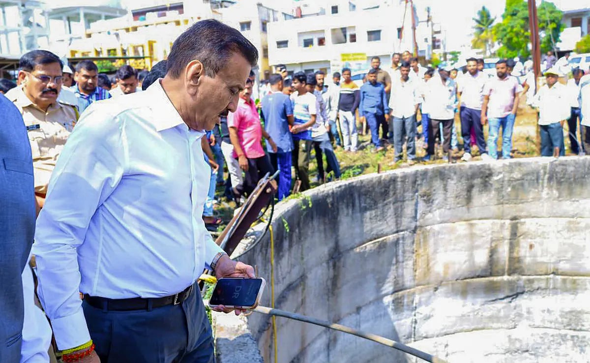 குறுக்கு-வழி-பயணத்தால்-விபரீதம்:-கிணற்றுக்குள்-பாய்ந்த-கார்...-குழந்தைகள்-உட்பட-9-பேர்-உயிரிழப்பு!