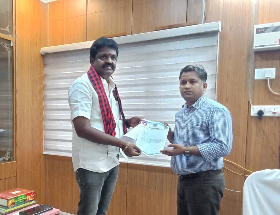 `எப்படி ஜெயிக்குறாங்கனு பார்த்துடுறேன்! - தலைநகர் உள்ளடி டு சீட்டுக்கு 2 ஸ்வீட் பாக்ஸ்! | கழுகார்