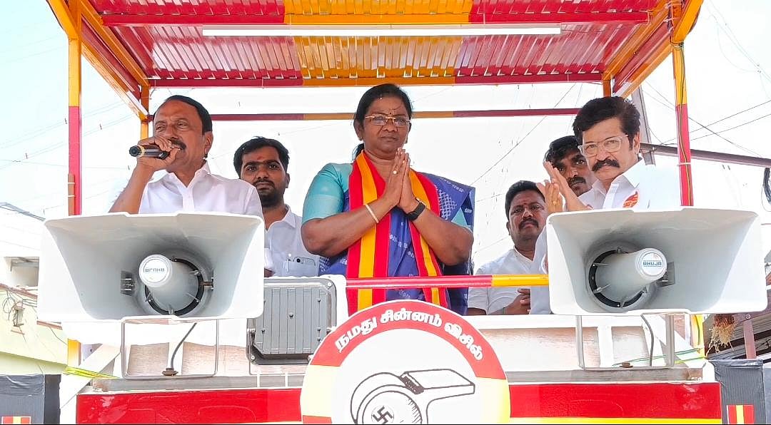 `இரட்டை இலைக்கு வாக்களியுங்கள் - பழைய நினைவில் பேசிய செங்கோட்டையன்; சட்டென சுதாரிப்பு!