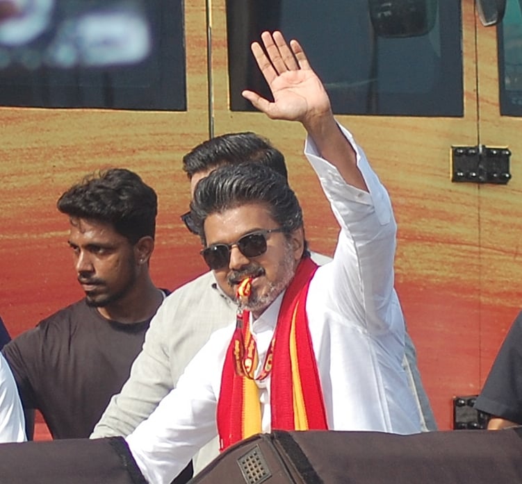 கன்னியாகுமரி: வில்-அம்பு, பாய்மரப் படகு, சைக்கில் ரவுண்ட்&nbsp;- விஜய் தேர்தல் பிரசாரம் | Photo Album