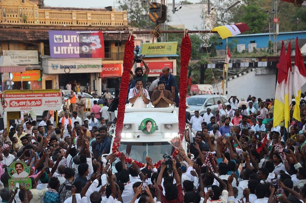”ஐந்து தொகுதிகள் இலக்கு” - தஞ்சாவூரில் எடப்பாடி பழனிசாமி, தினகரன் இணைந்து செய்த பிரசாரம் எடுபடுமா?!