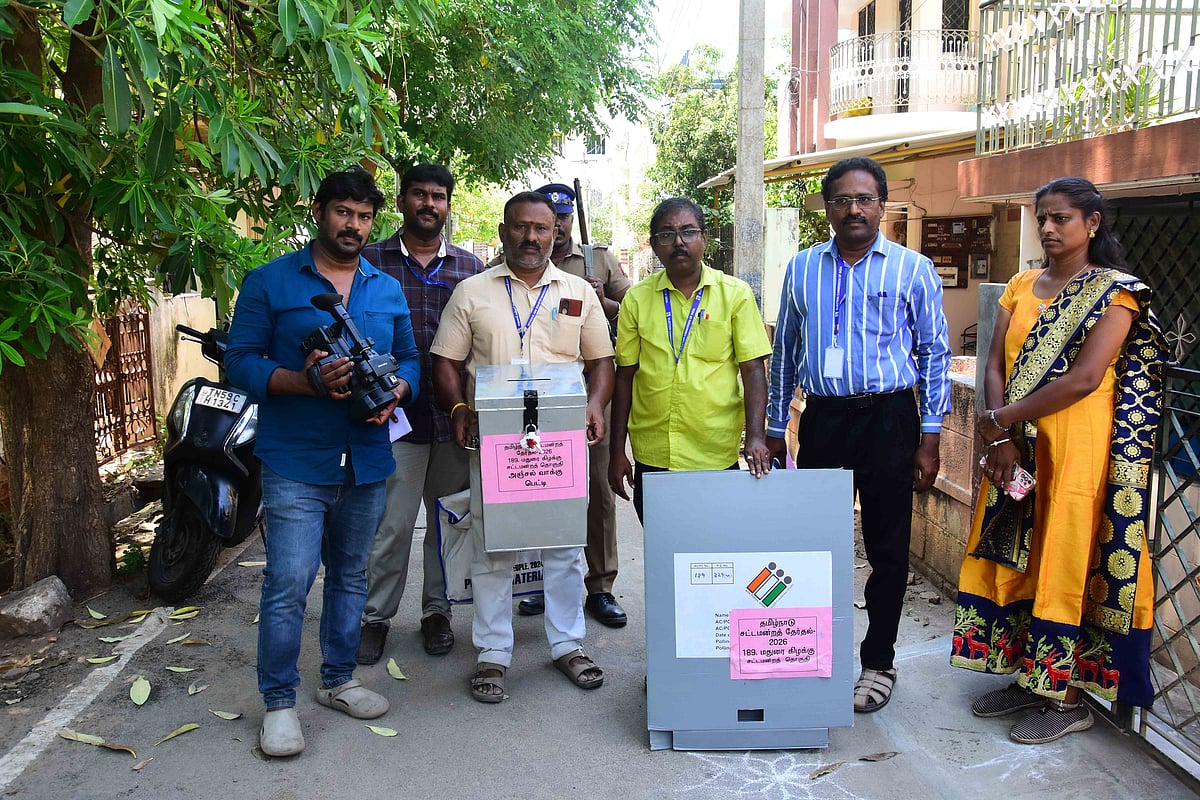 முதியோர், மாற்றுத்திறனாளிகளுக்கு வீடு தேடி வந்த வாக்குப்பதிவு
