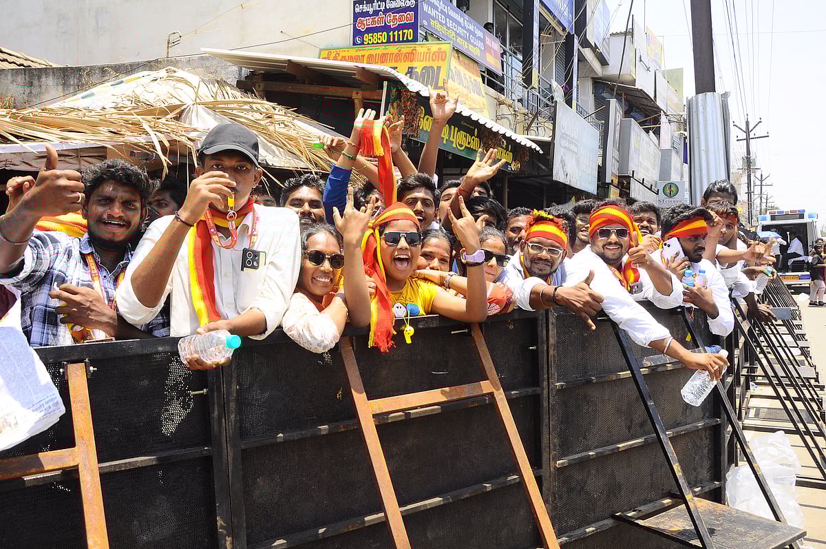 அவனாசியில்-ரோட்-ஷோ,-பெருமாநல்லூரில்-தேர்தல்-அறிக்கை---திருப்பூரில்-தவெக-விஜய்-பிரĩ