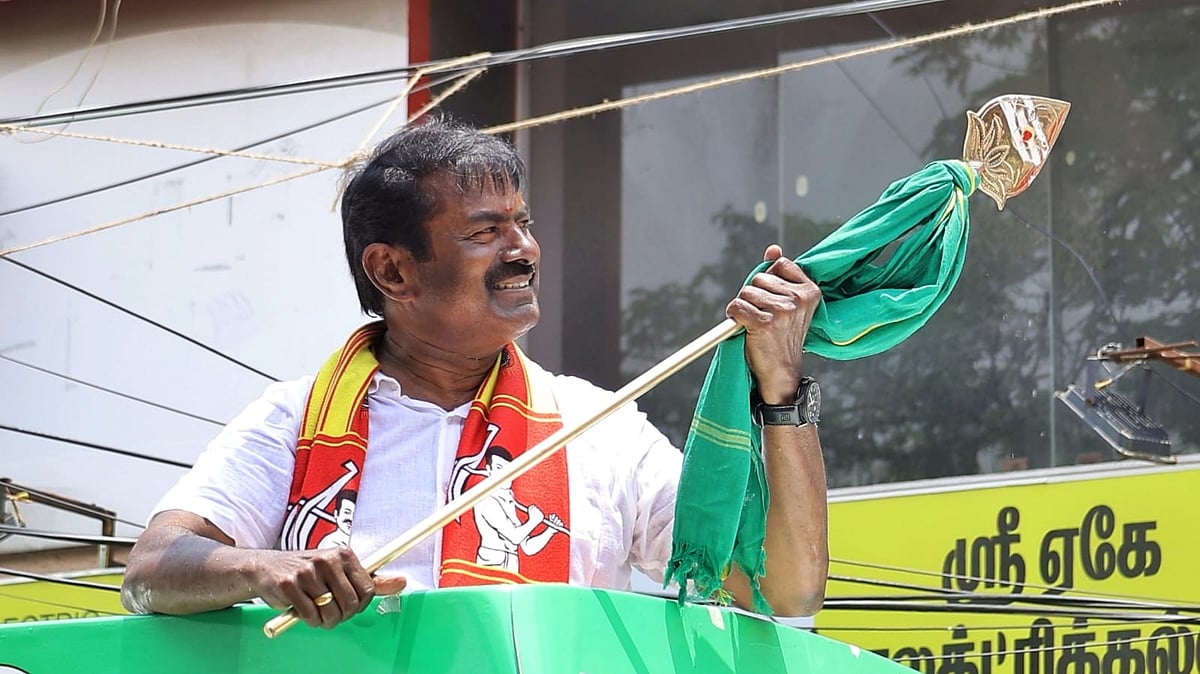 களைகட்டும் 2026 தேர்தல்: வேல், விசில் ரணகள, அதகள படங்களின் தொகுப்பு -1