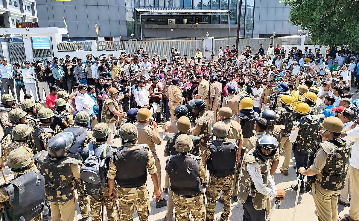 போராட்டத்தில் தொழிலாளர்கள்