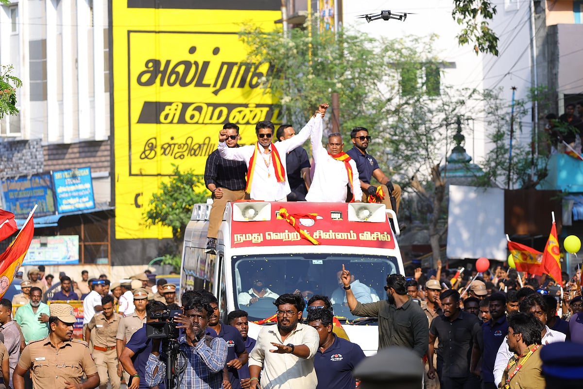Vijay: `வாள்... வேல்... விசில் - சென்னையில் Roadshow நடத்திய தவெக தலைவர் விஜய் | Album