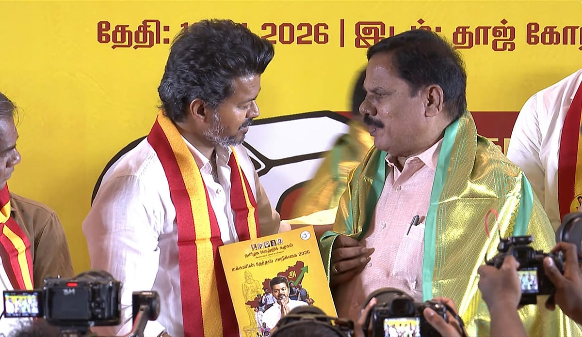 ஸ்டாலின் சார் மாதிரி பொய் சொல்லமாட்டோம்... - தேர்தல் அறிக்கையை வெளியிட்ட விஜய்!