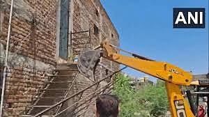180 மைனர் பெண்கள் பாலியல் வன்கொடுமை; டெலிகிராமில் பரவிய வீடியோ; குற்றவாளியின் வீடு இடிப்பு!