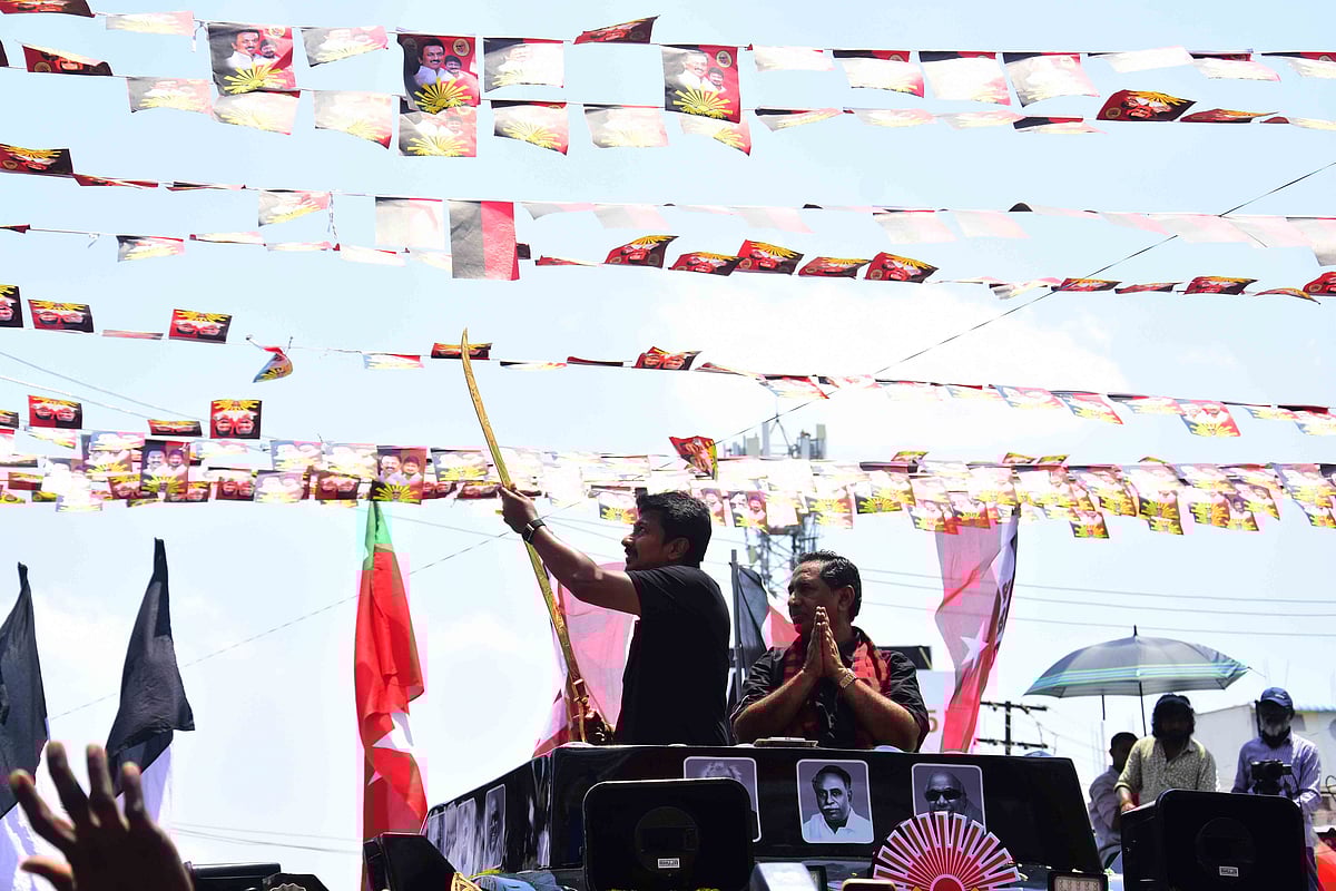 மதுரை:-கதாயுதம்,-வாள்,-தலப்பாகட்டு---உதயநிதி-ஸ்டாலினின்-தேர்தல்-பரப்புரை-ஹைலைட்ஸ்-|-Photo-Al