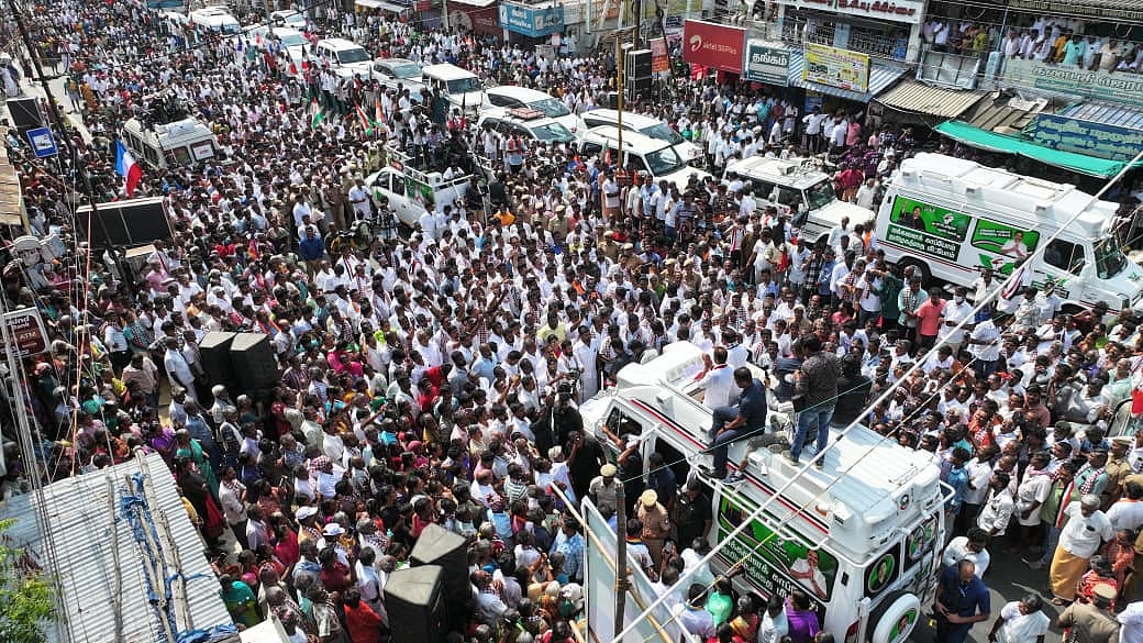 ஈரோடு: செங்கோட்டையன் மீது சரமாரி குற்றச்சாட்டு; கோபியில் இபிஎஸ் தீவிர பிரசாரம் | Photo Album