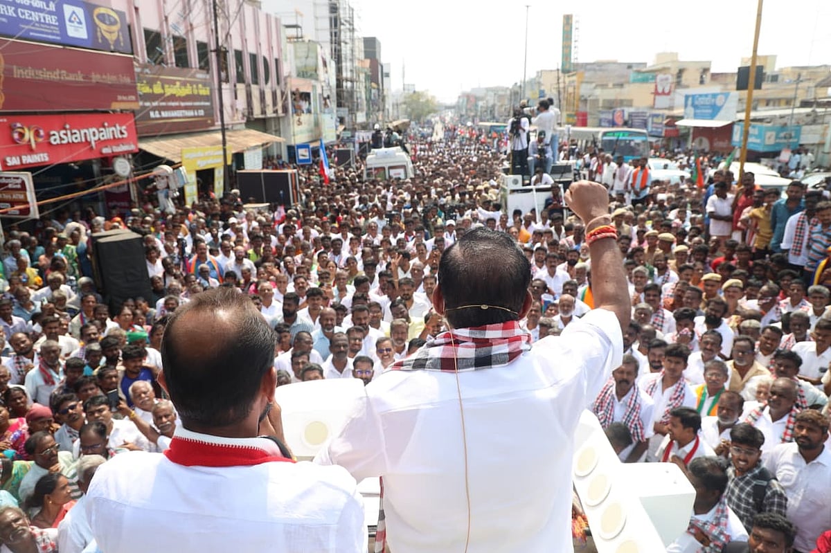 `வந்து-கெஞ்சி-கண்ணீர்-விட்டார்;-மதிப்புக்காக-அடக்கி-வாசிக்கிறேன்!---செங்கோட்டையனைĩ