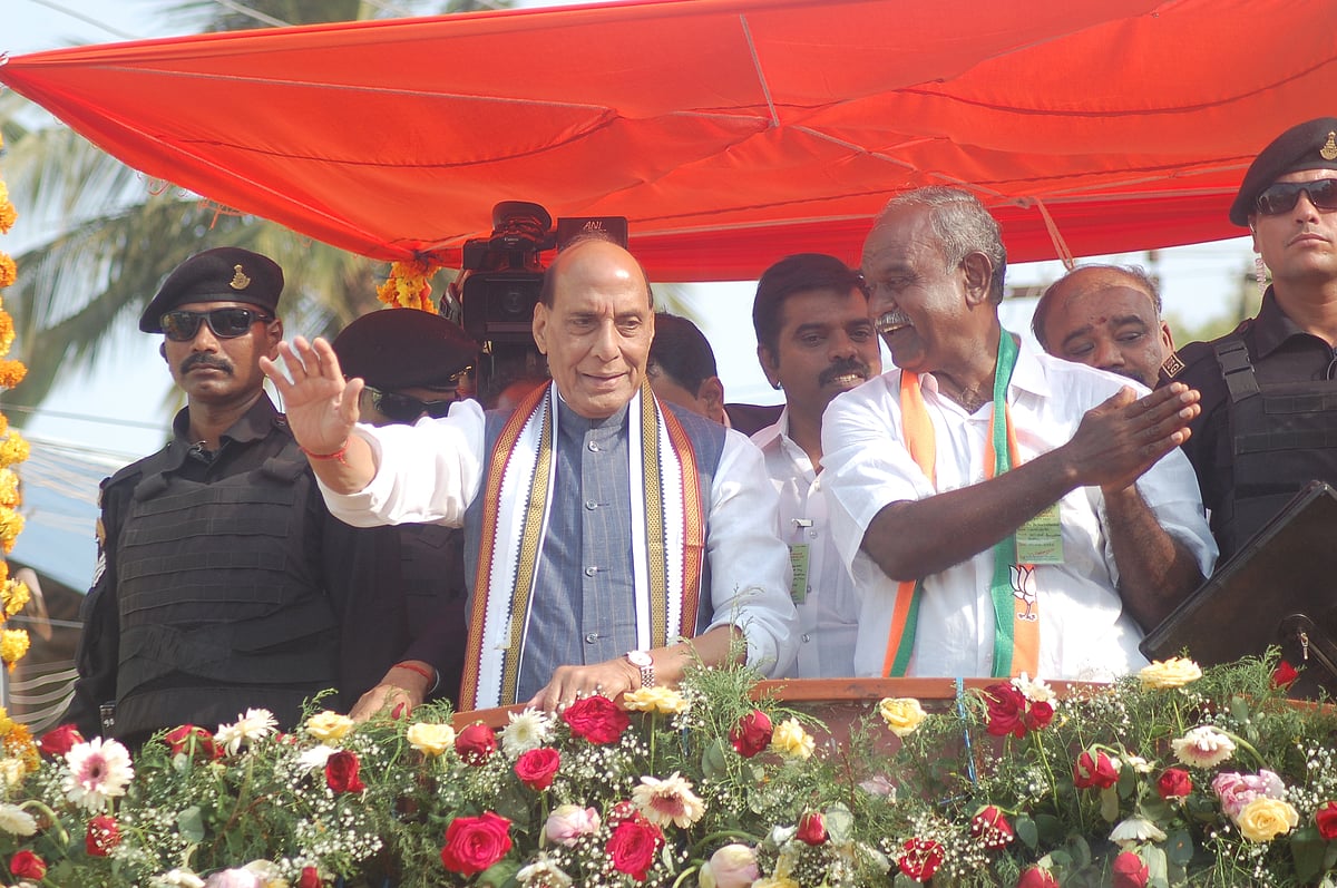 நெல்லை: மத்திய பாதுகாப்புத்துறை அமைச்சர் ராஜ்நாத் சிங் 'ரோடு ஷோ' தேர்தல் பிரச்சாரம் புகைப்படங்கள்!