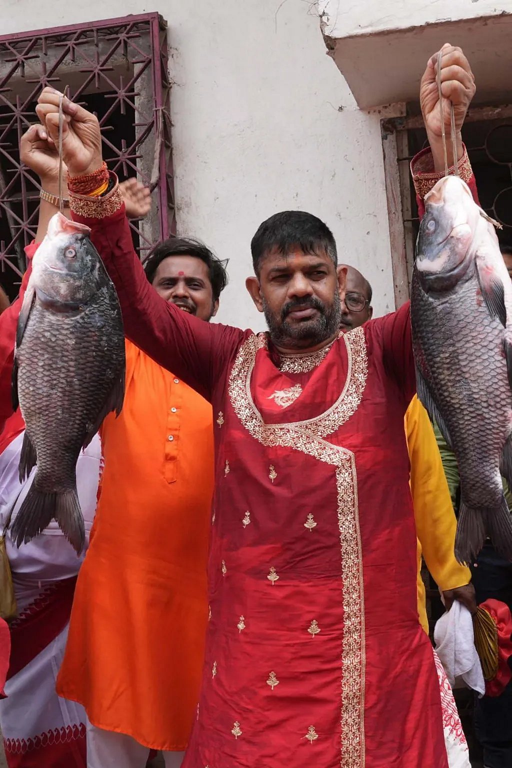 மீனுடன் பிரசாரத்தில் பாஜக