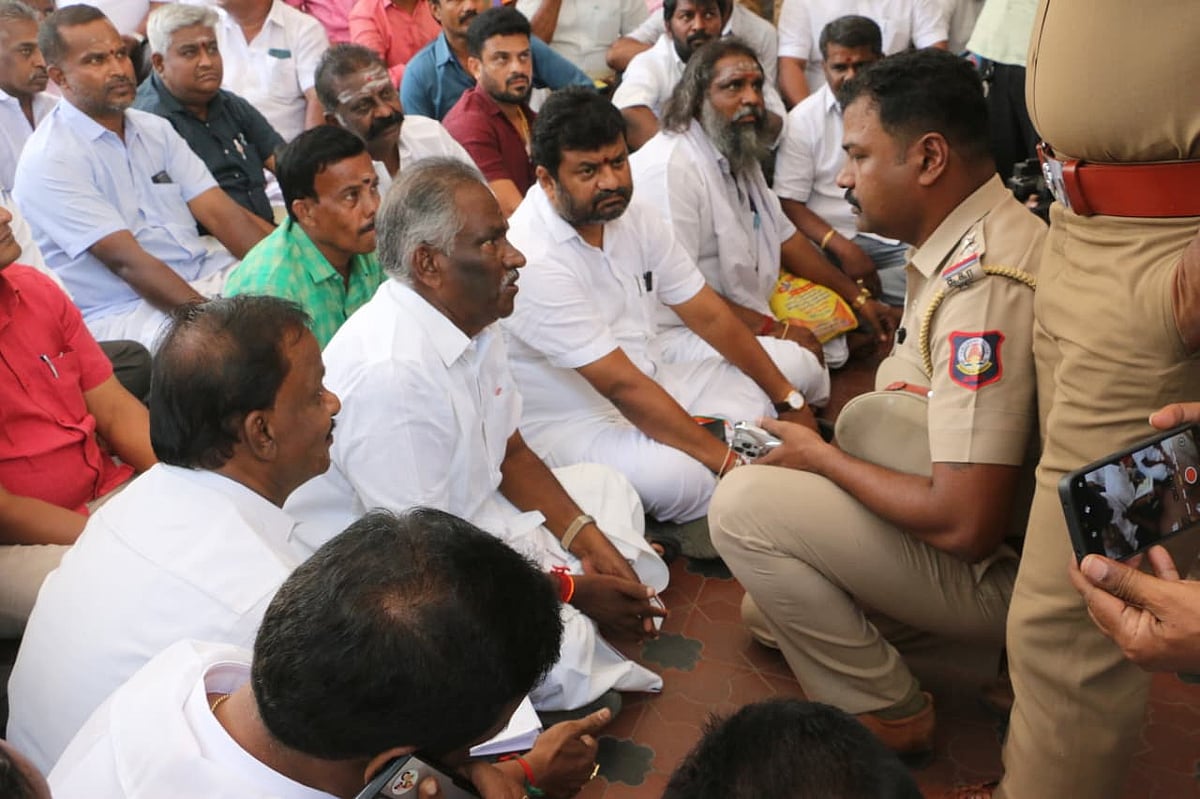 அ.தி.மு.க. போராட்டம்