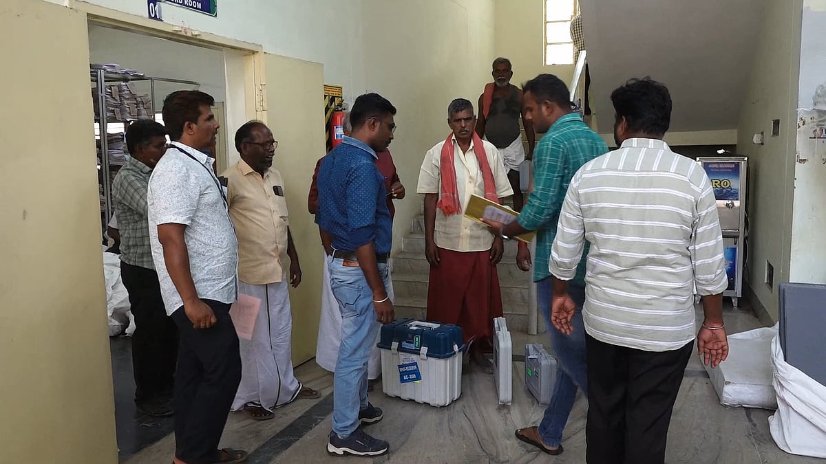 தேனி:-பழங்குடி-மக்கள்-வாக்களிக்க-குதிரையில்-பயணம்-போன-EVM-இயந்திரங்கள்!-|-Photo-Album