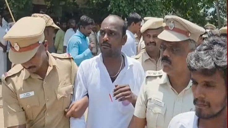 திருவண்ணாமலை:-வாக்குப்பதிவு-இயந்திரத்தை-உடைத்து-நொறுக்கிய-ஏஜென்ட்;-காவல்துறை-விசாரணை!