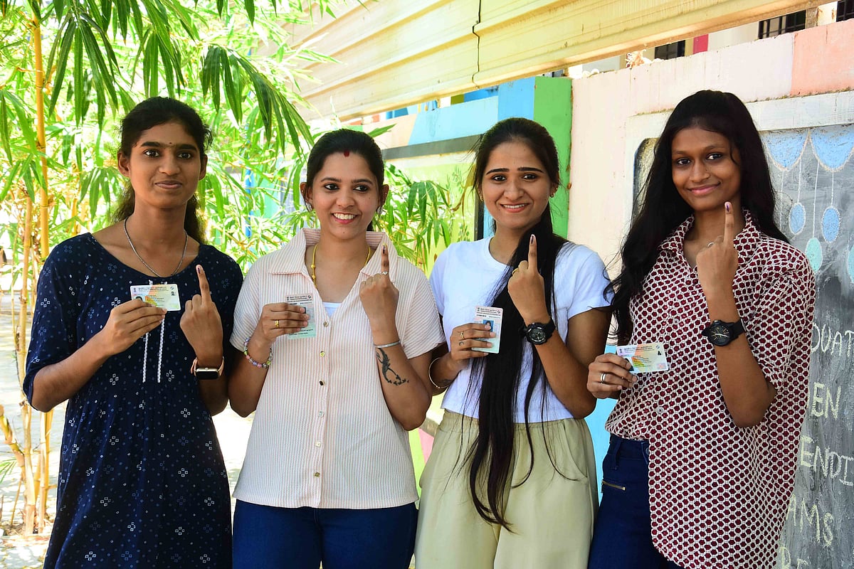 ஜனநாயகத்தின் புதிய குரல்  வாக்களித்த முதல் தலைமுறை வாக்காளர்கள்!