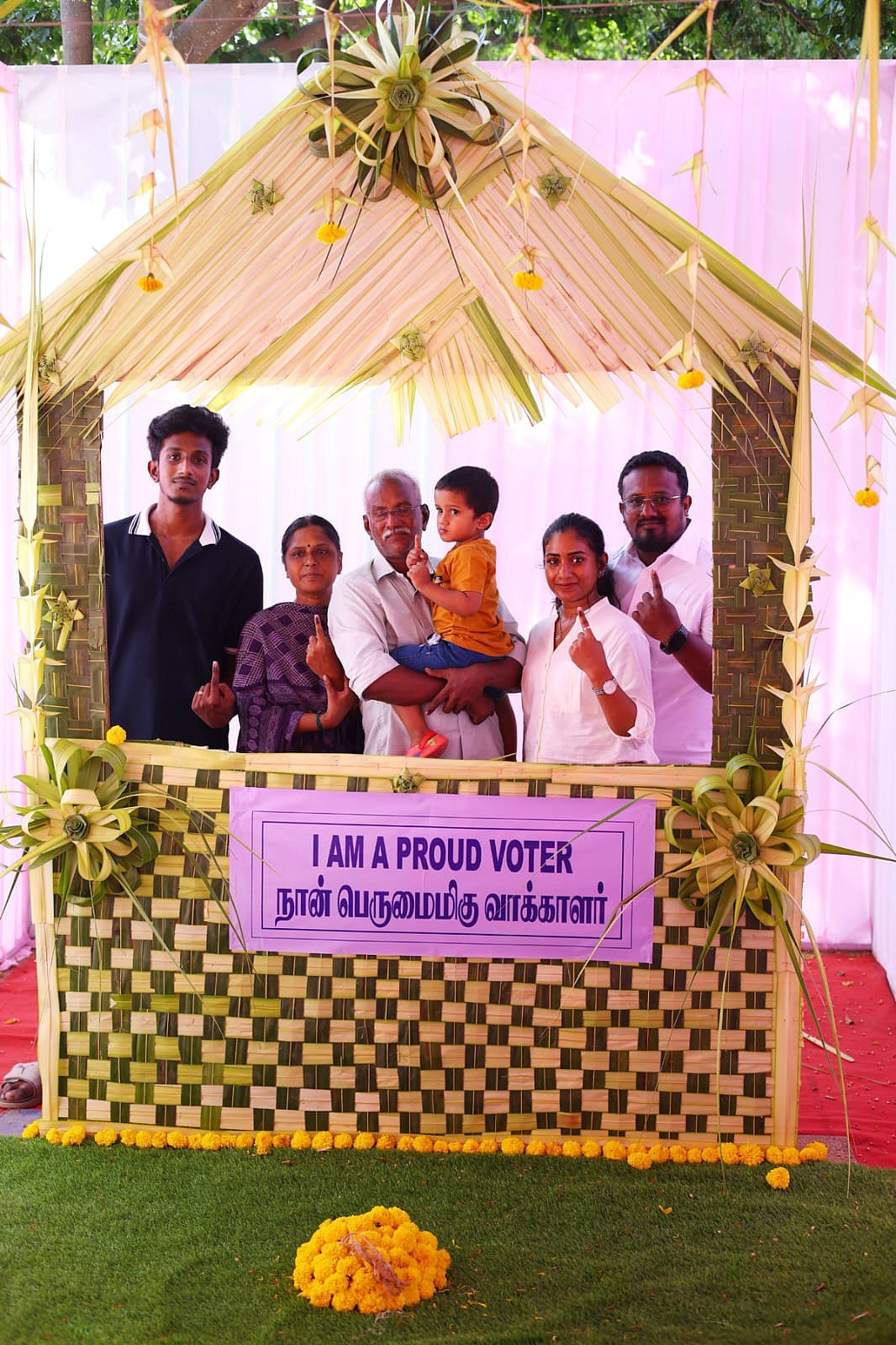 TN-Election:-புதுமண-தம்பதி,-குழந்தையுடன்-பெற்றோர்-முதல்-92-வயது-பாட்டி-வரை;-வாக்குப்பதிவு-சுவாரஸ்யம்