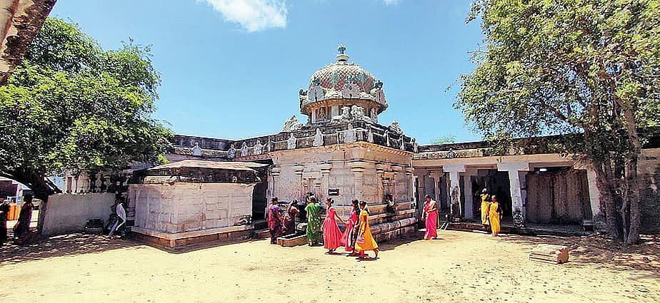 மாரியூர் பூவேந்திய நாதர் திருக்கோயில்