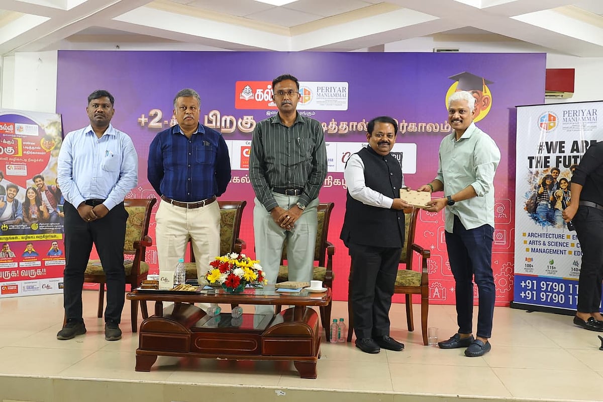 'பிளஸ் 2-வுக்குப் பின் என்ன படிக்கலாம்?' - வழிகாட்டி முகாம்