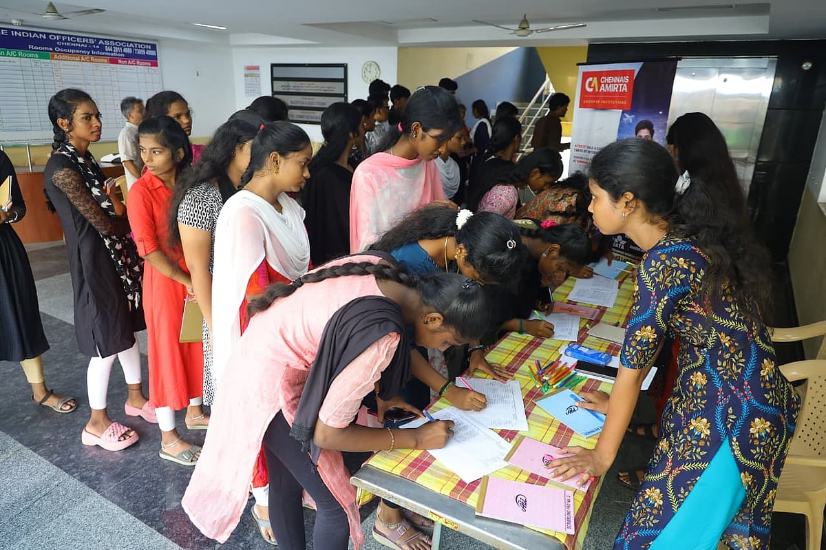 +2-வுக்குப் பின் என்ன படிக்கலாம்? - மாணவர்களுக்கு வழிகாட்டிய விகடன்!