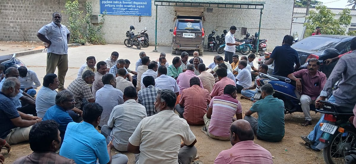 டாஸ்மாக் ஊழியர்கள் போராட்டம் 