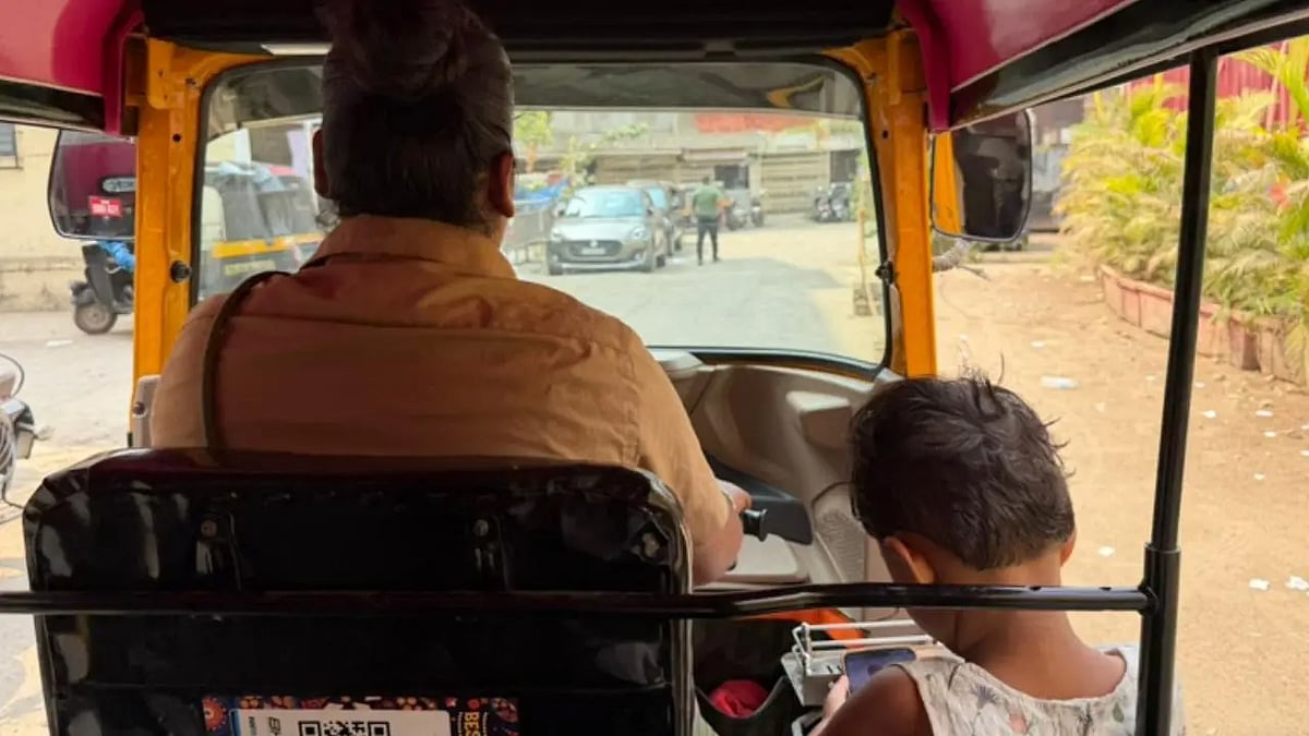 குழந்தையுடன் கோமல்