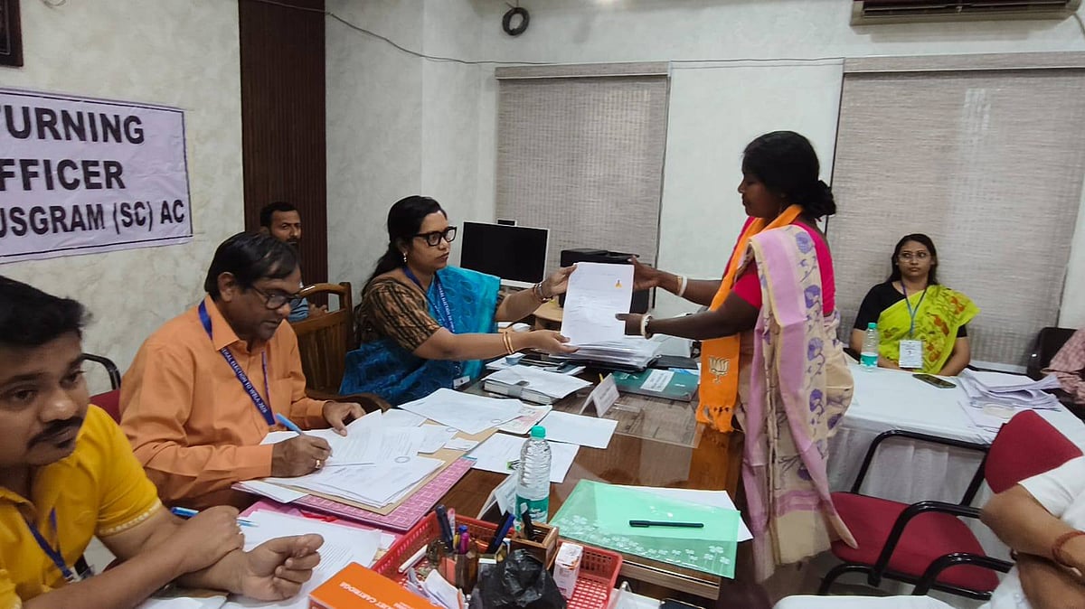 வேட்பு மனு தாக்கலின் போது கலிதா மாஜி