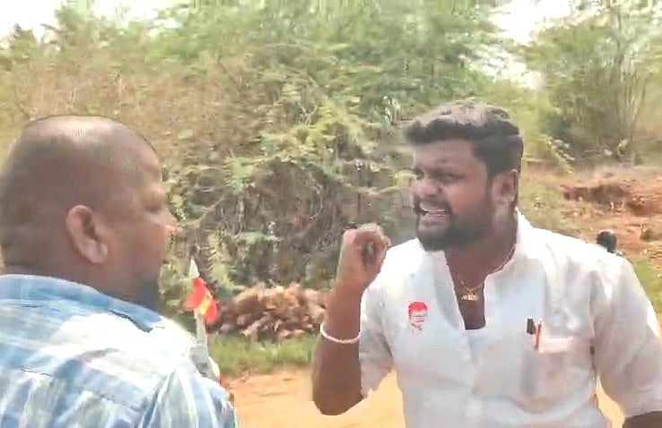 த.வெ.க ஒன்றியச் செயலாளர் விஜயகுமார் வாக்குவாதம் செய்த காட்சி.