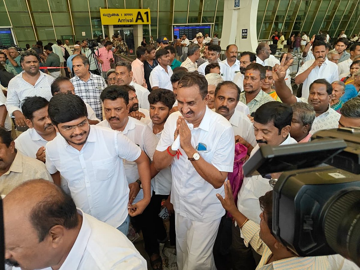 எஸ்.பி.வேலுமணி