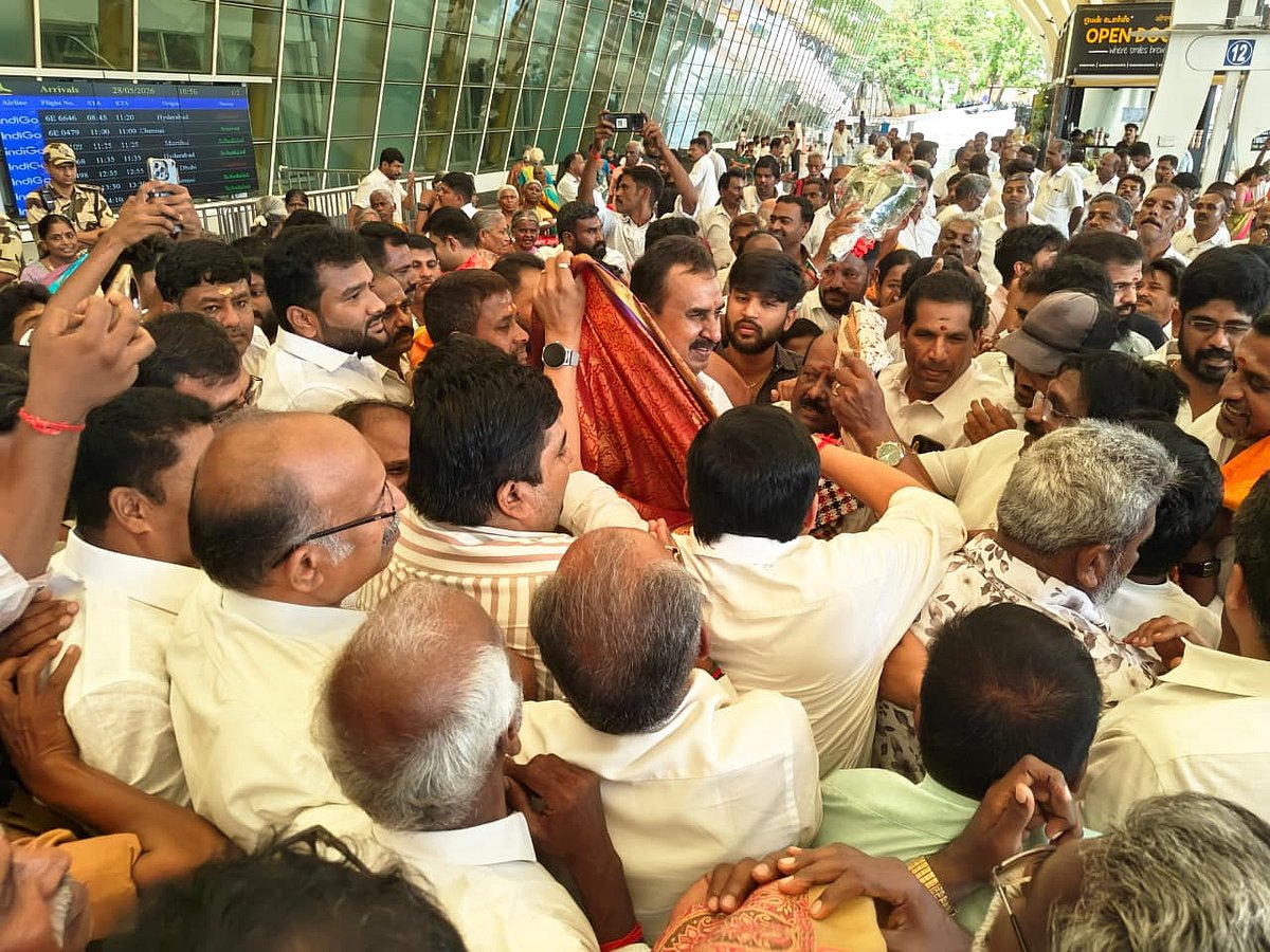 எஸ்.பி. வேலுமணிக்கு வரவேற்பு