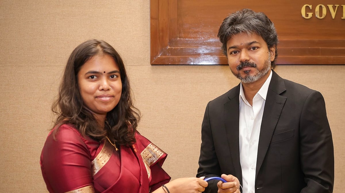 அமைச்சர் கீர்த்தனா - முதல்வர் விஜய்
