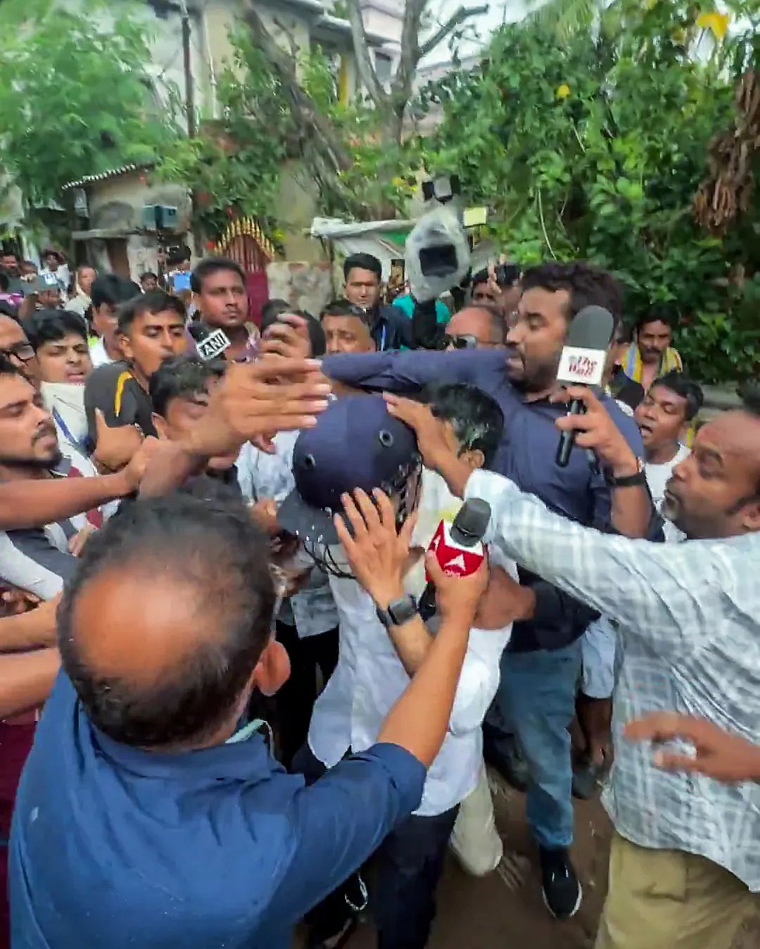 தாக்குதல்