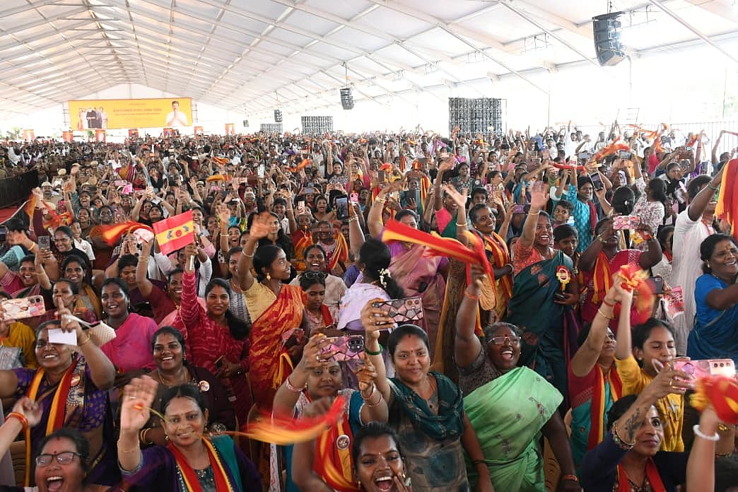 தவெக தொண்டர்கள்