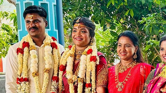 15 வயசுல கல்யாணம் செய்து கொடுத்துட்டாங்க; அதனால பல விஷயங்களை மிஸ் பண்ணேன் - கம்பம் மீனா