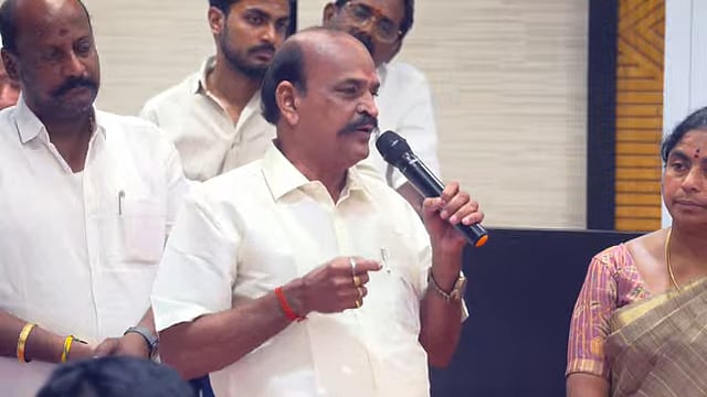 கடம்பூர் ராஜூ