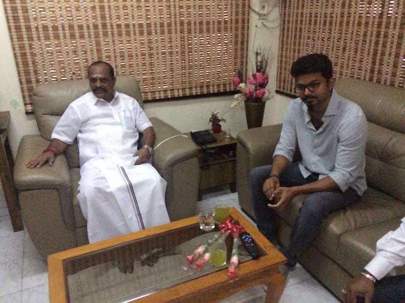 விஜய்யுடன் கடம்பூர் ராஜூ