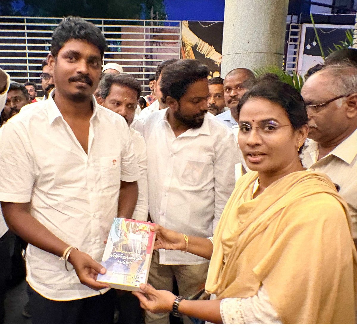 அமைச்சர் விக்னேஷ்