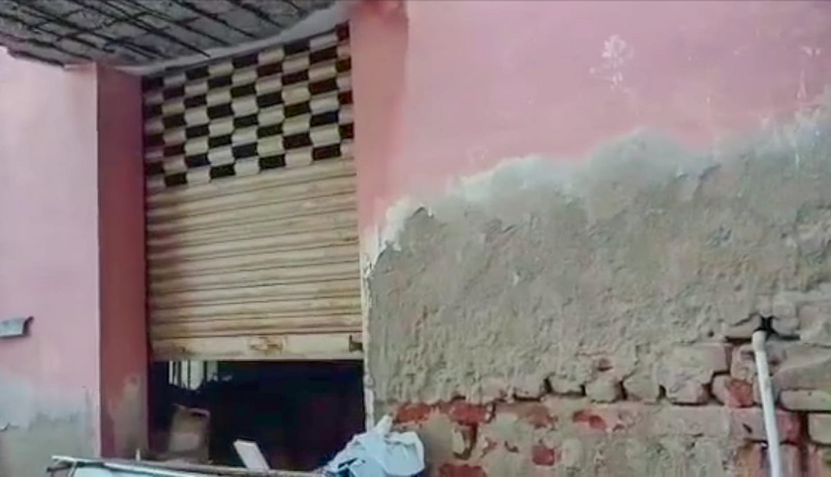 இடியும் நிலையில் பிணவறை
