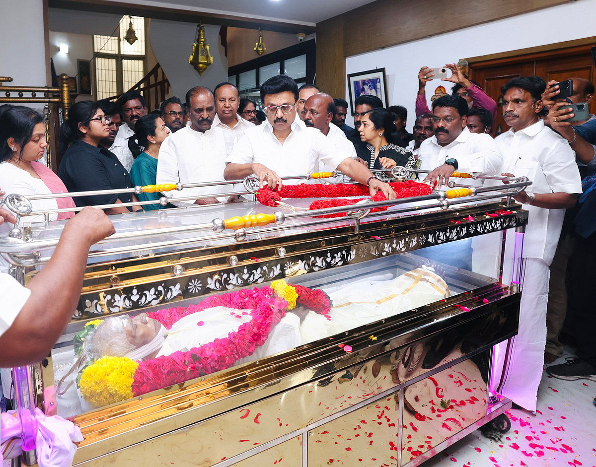 பாரதிராஜா -விற்கு ஸ்டாலின் அஞ்சலி