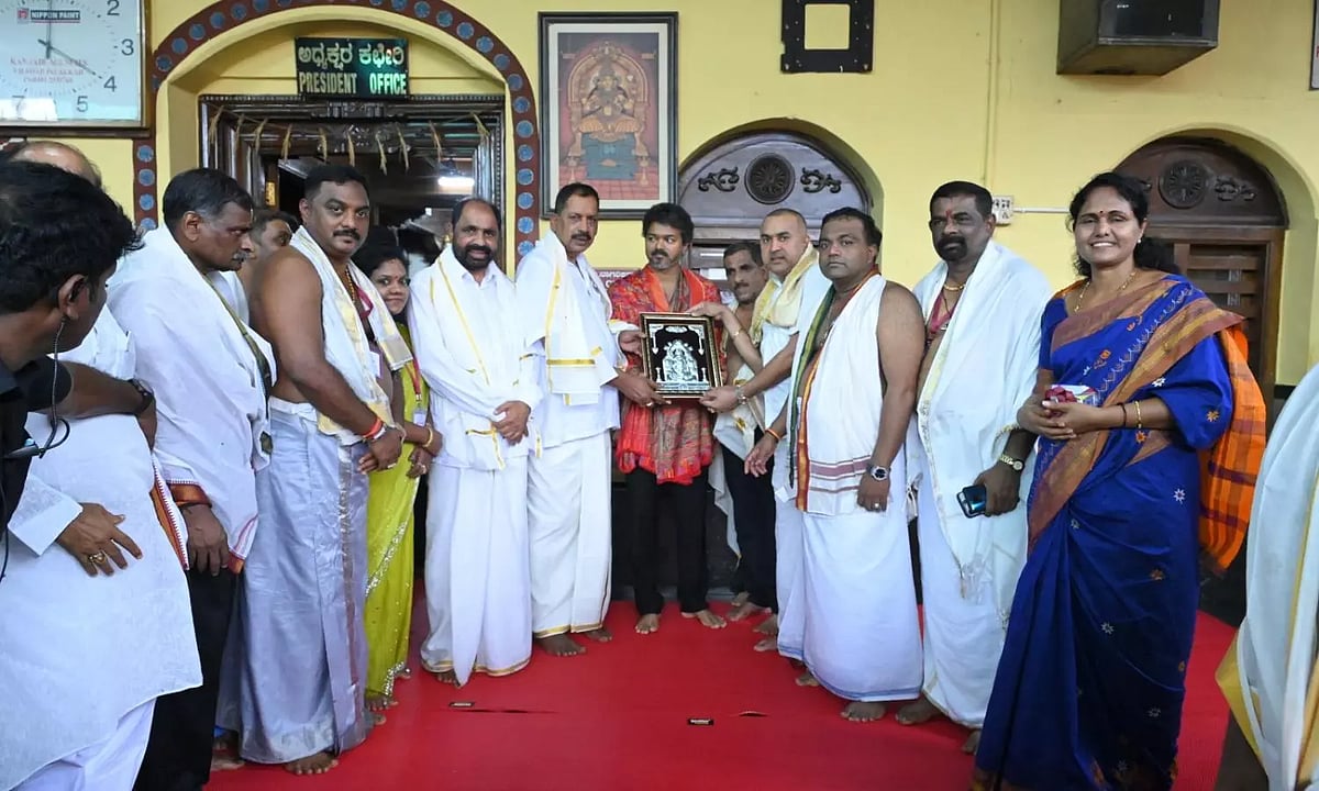 கொல்லூர் மூகாம்பிக்கையை தரிசித்த முதல்வர் விஜய்