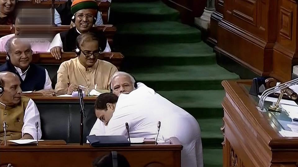 ராகுல் காந்தி, நரேந்திர மோடியைக் கட்டிப்பிடிக்கும் புகைப்படம்