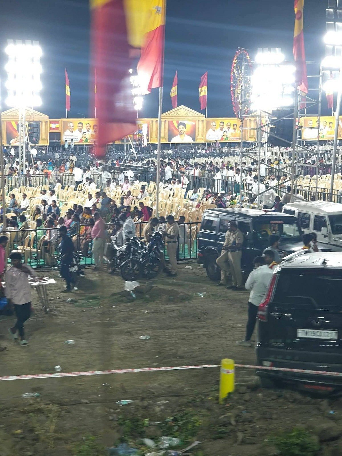 காலி சேர்கள்