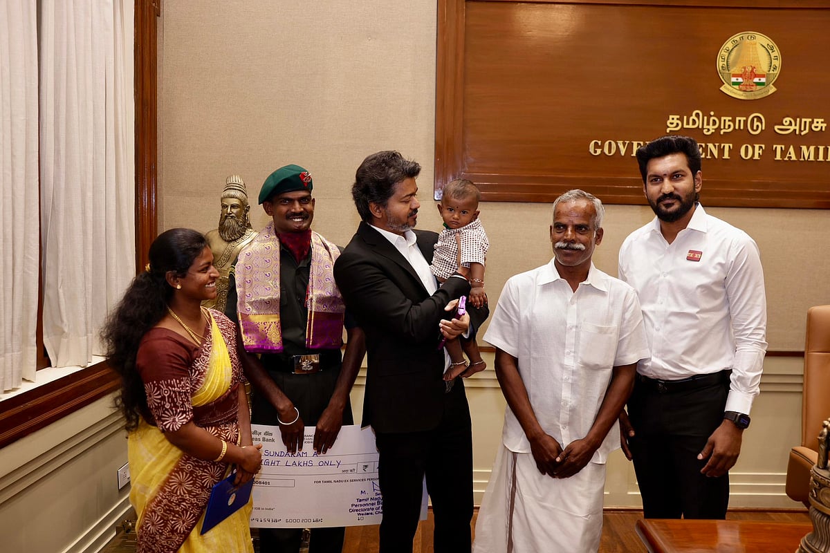 முதல்வரை சந்தித்த ராணுவ வீரர் லான்ஸ் நாயக் அ. மீனாட்சி சுந்தரம்