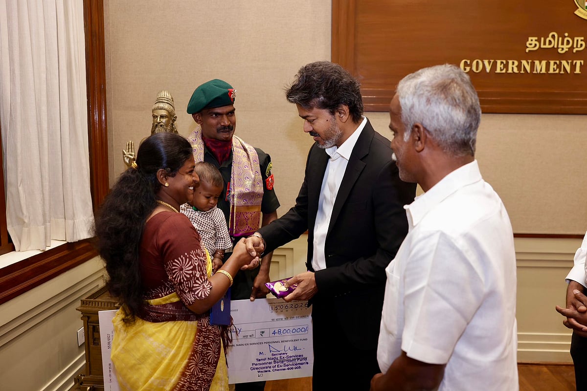 முதல்வரை சந்தித்த ராணுவ வீரர் லான்ஸ் நாயக் அ. மீனாட்சி சுந்தரம்