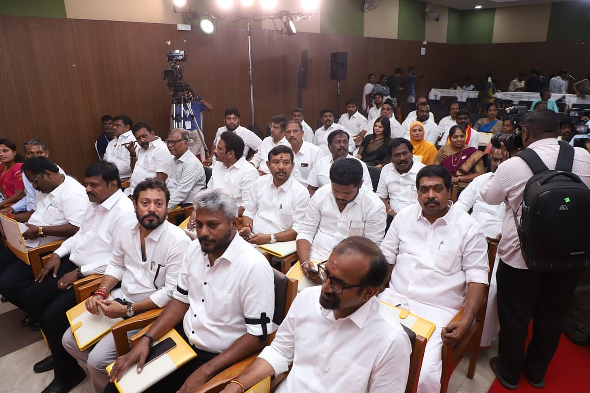 எம்.எல்.ஏக்கள் கூட்டம்